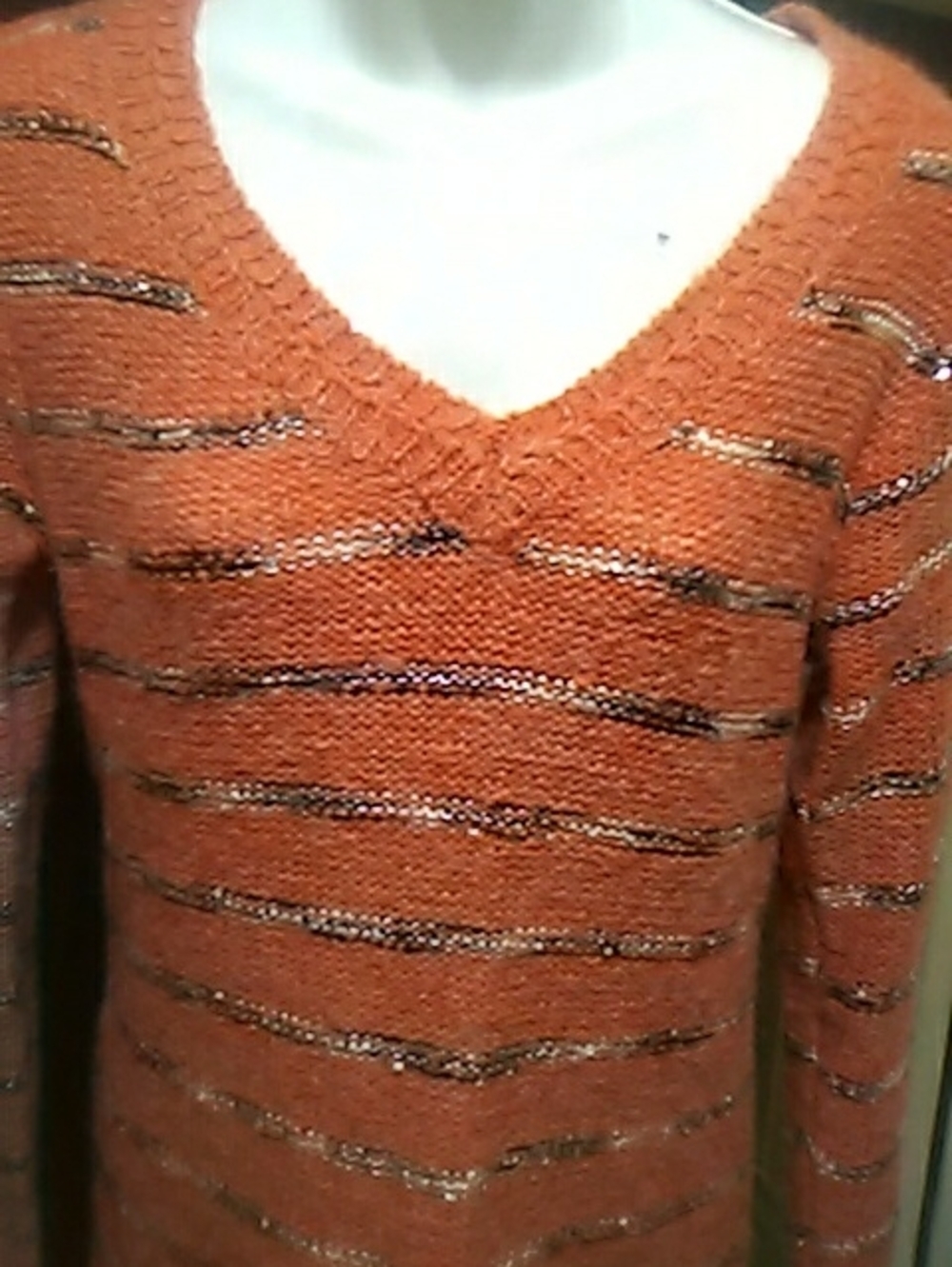 💲4⃣▶▶Cozy Orange Peach PRETTY 🎈V-Neck Women’s Sweater with Metallic Stripe - Picture 3 of 7